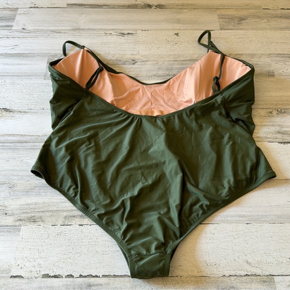 NWT J. Crew DD V-neck cross-back one-piece swimsuit
BF162 OLIVE GREEN Sz 24 - Picture 3 of 6